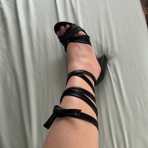 Black lace up heels - Picture 3 of 5